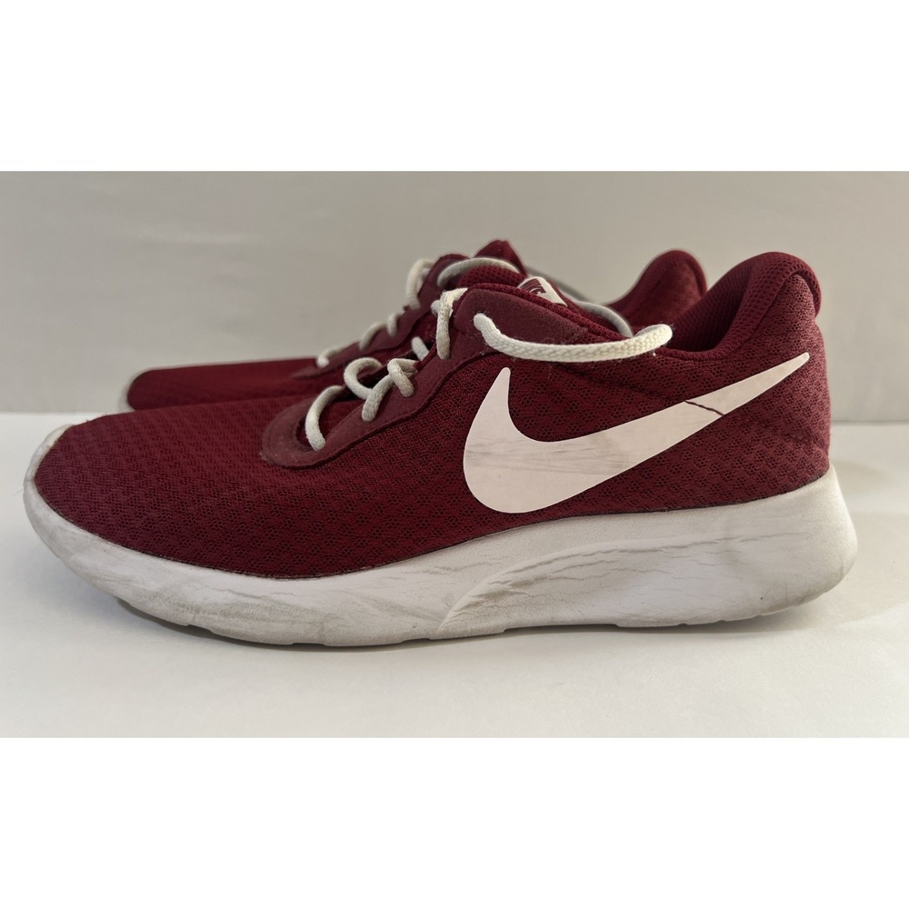 Nike Womens Tanjun 812655-604 Red Running Shoes Sneakers Size 8‎